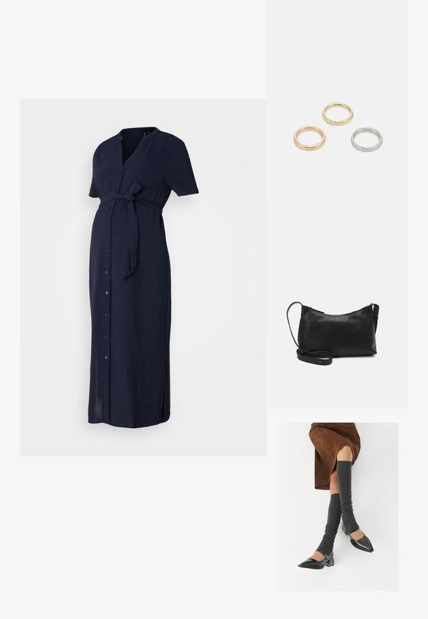 Tums zilas krāsas grūtniecības kleita līdz ceļiem ar īsām piedurknēm, pogu priekšpusi un jostu viduklī. Mīksta tekstūra ar sānu šķelumiem komfortam.; Melnas laka ādas apavi ar norādītu purngalu, blokveida papēdi un potīšu jostu, saskaņoti ar pelēkām ribotām kāju sildītājām un brūnu zamšādas svārku.; Melna ādas plecu soma ar gludu tekstūru, izliekta forma, regulējama siksna un rāvējslēdzēja aizdare. Minimālistisks dizains bez rotājumiem.; Trīs metāla gredzeni: viens rozā zeltā, viens zeltā ar teksturētiem akcentiem un viens sudraba, visiem ar iegravētām zīmola atzīmēm iekšējā joslā.