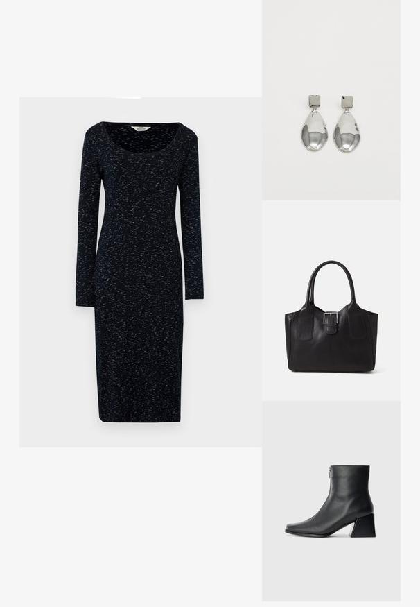 Langärmliges navy Kleid mit Rundhalsausschnitt, aus weichem Stoff gefertigt, mit einem dezenten gesprenkelten Muster in helleren Blautönen.; Schwarze Lederstiefelette mit quadrater Zehenform, seitlichem Reißverschluss und Blockabsatz vor einem schlichten hellen Hintergrund.; Schwarze Leder-Tote mit glatter Textur, strukturiertem Design, zwei Griffen und einem auffälligen silbernen Schnallen-Detail auf der Vorderseite.; Silberne Tropfenohrringe mit einem quadratischen Stecker, die eine glatte, polierte Oberfläche und eine Tropfenform aufweisen, die Licht mit einer glänzenden Oberfläche reflektiert.