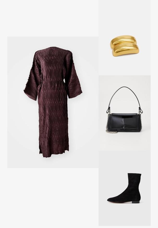 Dolga rukava, teksturirana temno burgundska obleka s širokimi rokavi in tankim pasom v pasu, prikazana na belem ozadju.; Črne semiš gležnjarje z oblikovanim zgornjim delom, koničastim nosom in nizko blok peto. Gladka textura in minimalističen dizajn, primerna za vsestransko stiliziranje.; Črna lakirana usnjena torbica pravokotne oblike, s verižnim trakom in značilnim kovinskim detajlom na sredini. Gladka textura.; Zlato obarvan kovinski sponka za lase z gladkim, zaobljenim dizajnom. Površina je refleksivna in prikazuje povezan, ukrivljen oblik brez dodatnih okraskov.