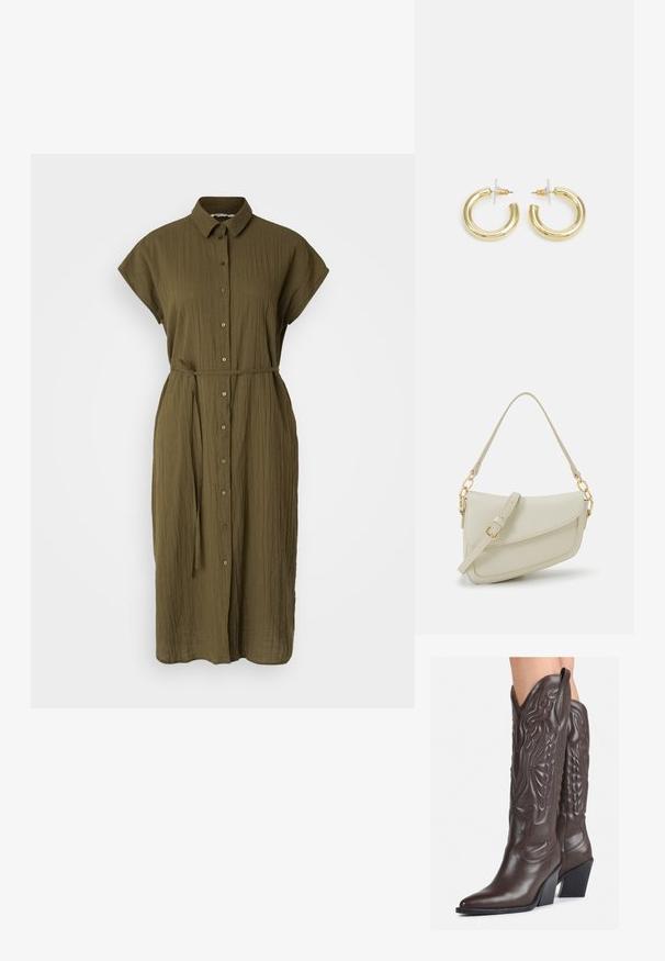 Olivazöld gombos ingruha, textúrált anyagból készült, gallérral, rövid ujjal és deréknál passzoló övvel.; Barna bőr cowboy csizmák hegyes orral és blokk sarkal, részletes varrással és kiemelkedő díszítésekkel a szárán.; Kis krémszínű táska texturált felülettel, hosszú, állítható pánttal, láncos díszítéssel és fedéllel záródik. Aranyszínű fém részletek.; Arany fülbevalók sima, fényes felülettel. Kör alakú dizájn, amely kis kapoccsal és átlátszó tartozékkal rendelkezik a biztonságos viselés érdekében.