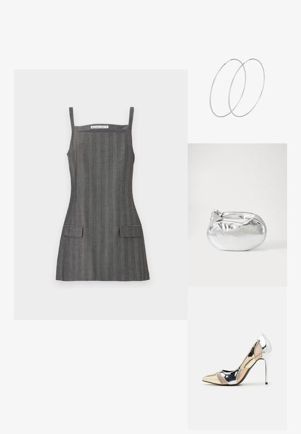 Grau gestreiftes Kleid mit dünnen Schulterträgern, ausgestattet mit zwei vorderen aufgesetzten Taschen und einem taillierten Oberteil, aus glattem Stoff gefertigt.; Spitz zulaufender High-Heel-Schuh in einer Farbgestaltung aus Silber, Gold und Nude. Glänzende Oberfläche mit Ausschnittdesign und stiletto Absatz.; Silberne metallic Pouch-Tasche mit einer sanften, abgerundeten Form und einem geknoteten Verschluss oben. Hergestellt aus glattem Kunstleder.; Silberne Creolen mit minimalistischem Design. Rundform, glatte Oberfläche und dünnes Profil. Leichtgewichtig mit hochglänzender Oberfläche.