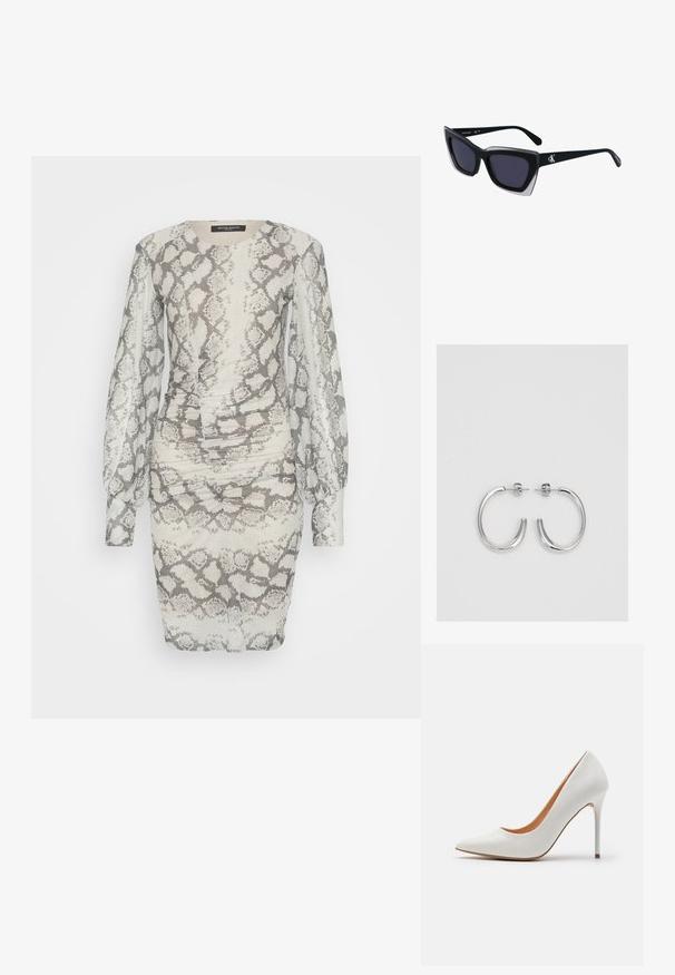 Obleka s žirafjim potiskom, dolgi napihnjeni rokavi, oprijet kroj in nagubani detajli v odtenkih bež in sive.; Bela lakirana visokotartna obutev z ostrim nosom in tanko peto stiletto, s gladko teksturo in bež notranjostjo.; Črne prevelike sončne očala geometrijske oblike, z temnimi lečami in kontrastno sivo podrobnostjo na okvirju. Logo na ročaju.; Srebrne obročaste uhane z gladko, sijočo površino. Zaobljena oblika, lahka zasnova, z zapiranjem na zatič.