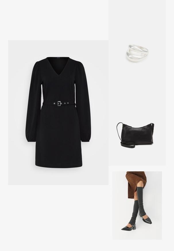 Melna kleita ar garām pūkām, V veida dekoltē un pieguļošu jostasvietu, kas uzsvērta ar jostu. Gluda auduma ar vienkāršu dizainu.; Melnas laka ādas apavi ar norādītu purngalu, blokveida papēdi un potīšu jostu, saskaņoti ar pelēkām ribotām kāju sildītājām un brūnu zamšādas svārku.; Melna ādas plecu soma ar gludu tekstūru, izliekta forma, regulējama siksna un rāvējslēdzēja aizdare. Minimālistisks dizains bez rotājumiem.; Sudraba divu joslu gredzens ar gludu, pulētu virsmu. Iezīmējas ar plūstošu, izliekta dizaina struktūru ar pārklājošām sekcijām modernam izskatam.