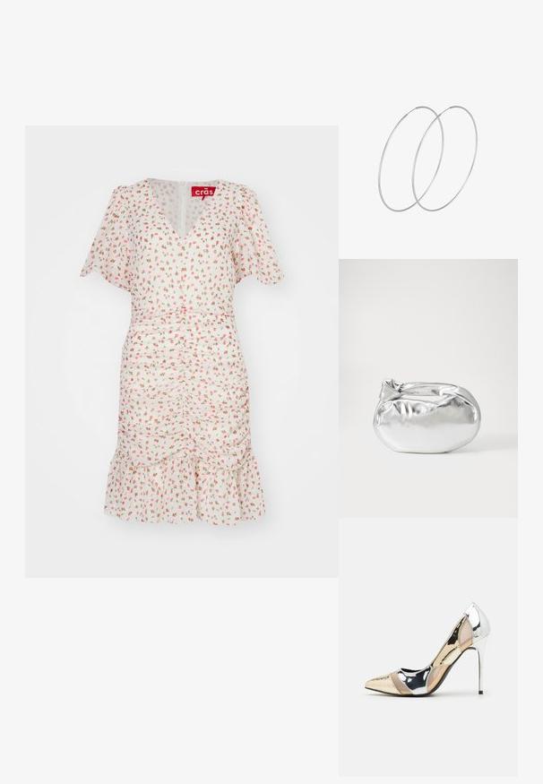 Cvjetna haljina s kratkim lepršavim rukavima, v-izrezom, ružičastim cvjetnim uzorkom na bijelom materijalu, s nabranim pojasom i volanastim rubom. Zatvaranje na stražnjem dijelu sa cipzrom.; Cipele s visokom potpeticom i špicastim vrhom u srebrnoj, zlatnoj i nude boji. Sjajan finiš s izrezbarenim dizajnom, s potpeticom u obliku stiletto.; Srebrna metalik torbica s mekim, zaobljenim oblikom i čvorastim zatvaranjem na vrhu. Izrađena od glatke sintetičke kože.; Srebrne okrugle naušnice s minimalističkim dizajnom. Kružni oblik, glatka tekstura i tanak profil. Lagane s poliranim završetkom.