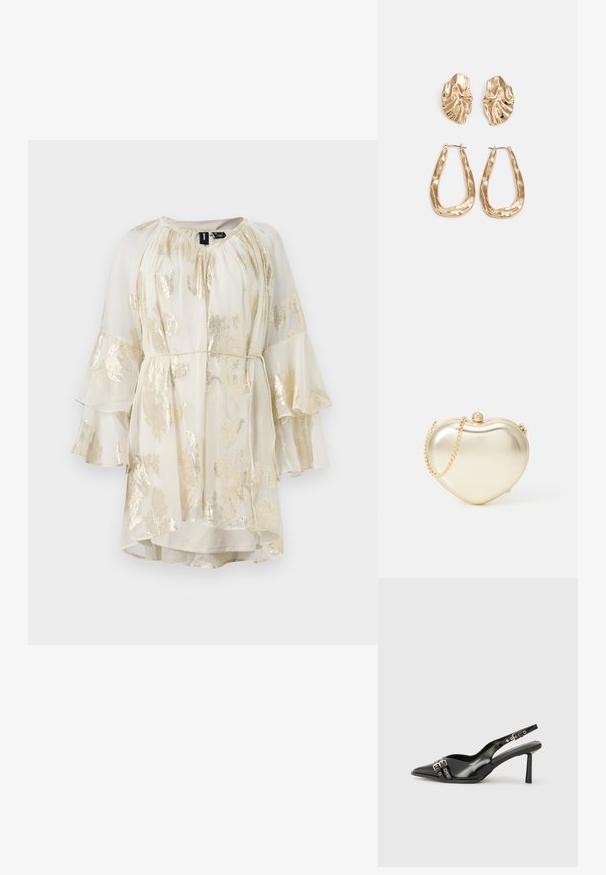 Lett, kremfarget kjole med gyllent blomstermønster, vide ermer og rynket halslinning. Har snøring i midjen for justerbar passform.; Sorte patentlær slingback-sko med spiss tå, ankelremmer med sølvspenner og detaljer, og en slank hæl.; Gullmetallisk hjerteformet clutch med kjedehåndtak og perlebeslag. Glatt tekstur, kompakt design for små nødvendigheter.; Gullfargede øredobber med teksturerte, bølgete former. Inkluderer skulpturelle klipsstuds og åpen hoop-design med en hamret finish.