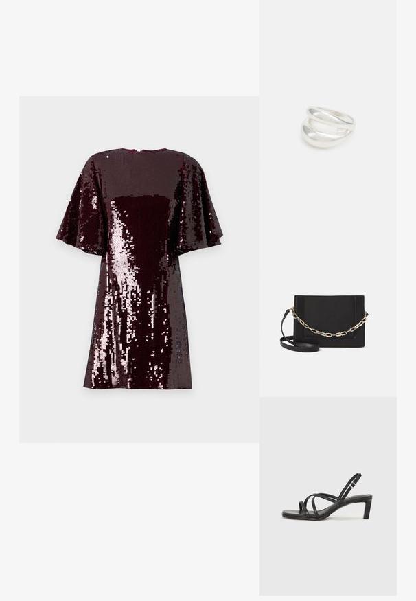 Bordo spalvotų blizgučių suknelė su siauru siluetu, trumpomis plačiosiomis rankovėmis ir tvirtu, tekstūruotu paviršiumi. Elegantiškas dizainas, kuriame atsispindi blizgučiai.; Juodi šlepetės su kvadratiniu pirštu ir žemu bloku kulnu. Yra keli ploni dirželiai ir reguliuojamas kulkšnies diržas. Pagaminti iš lygios odos.; Juodas odinis per petį nešiojamas krepšys turi lygų paviršių, stačiakampio formą ir metalinę grandinėlę priekyje. Pridedama reguliuojama dirželis.; Sidabrinis dvigubas žiedas su lygiu, poliruotu paviršiumi. Pasižymi sklandžiu, kreiptu dizainu su persipinančiomis dalimis, suteikiančiomis modernų išvaizdą.