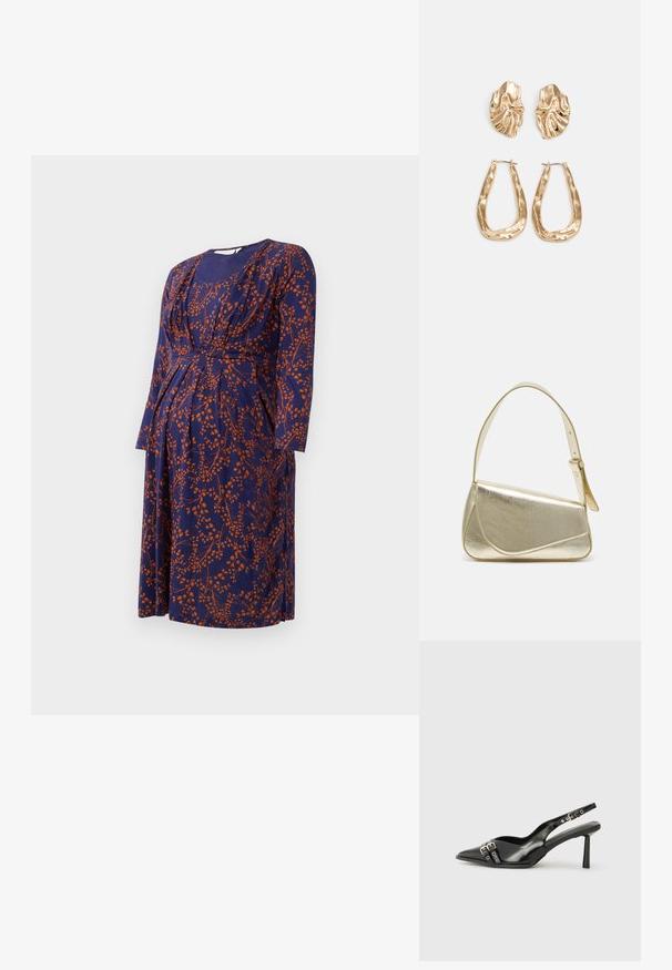 Schwangerschafts Kleid aus navyblauem Stoff mit orangefarbenem Blumenmuster, mit langen Ärmeln, gerafftem Brustbereich und einem knielangen Saum.; Schwarzer Lackleder Slingback-Schuh mit spitzem Zehenbereich, Knöchelriemen mit silbernen Schnallen und Beschlägen sowie einem schlanken Absatz.; Goldfarbene metallische Handtasche mit strukturiertem Design, glatter Textur und verstellbarem Tragegurt. Sie verfügt über eine einzigartige dreieckige Form und minimalistische Nähte.; Ohrringe in Goldoptik mit strukturierten, gewellten Formen. Beinhaltet skulpturale Clip-Ohrringe und ein offenes Hoop-Design mit gehämmertem Finish.