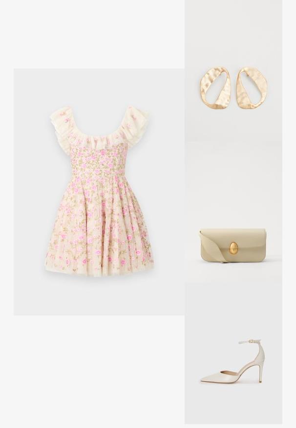 Vestido bordado floral em creme, com mangas em babados, flores rosas e uma saia rodada. Confeccionado em tecido leve.; Sapato de salto alto em pele branca com biqueira pontiaguda, faixa no tornozelo e um salto fino de stiletto. Textura suave com um leve acabamento brilhante.; Bolsa de mão em pele bege com uma textura lisa, forma retangular e um fecho oval dourado. Possui uma alça longa e ajustável.; Par de brincos irregulares em forma oval, feitos de metal dourado, com uma superfície texturizada e ligeiramente martelada, sobre um fundo branco.