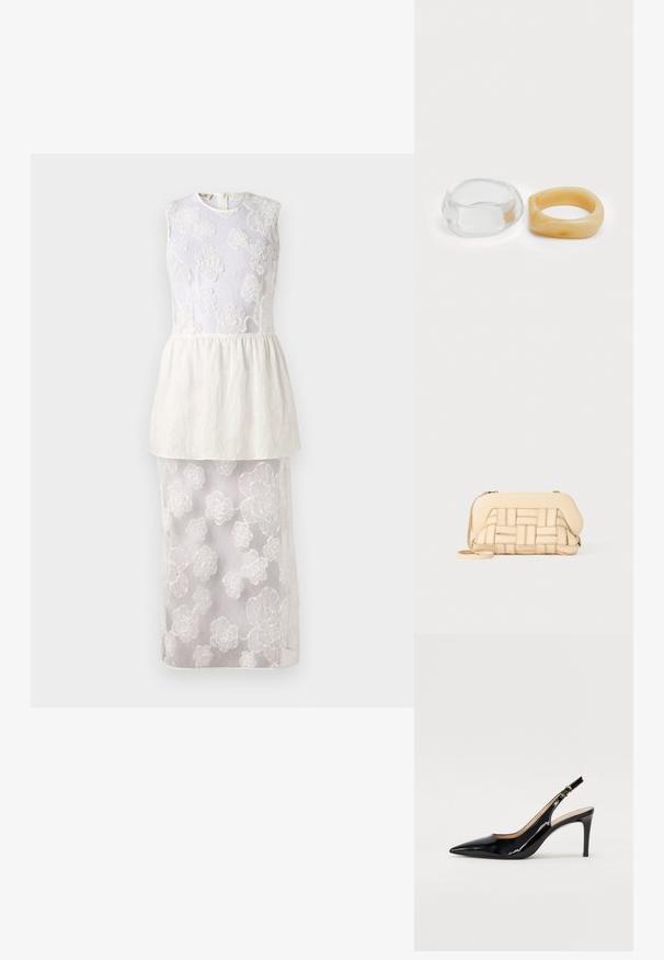 Biała sukienka bez rękawów z haftem kwiatowym, warstwowym pasem peplum i przezroczystą dolną spódnicą ozdobioną wzorami kwiatowymi.; Czarne lakierowane szpilki typu slingback z szpiczastym noskiem, smukłym obcasem i subtelnym wycięciem. Posiadają złotą klamrę na pasku.; Tkaniana beżowa torebka o ustrukturyzowanym designie, z gładką górą i długim paskiem. Teksturowane detale podkreślają ogólny wygląd.; Jasne i bursztynowe pierścionki z żywicy, jeden gładki i przezroczysty, drugi z teksturowanym, bursztynowym wykończeniem. Oba mają zaokrąglone, masywne kształty.