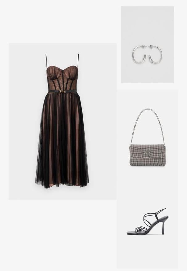 Vestido de noite sem alças em tule preto com uma camada base nude, corpete de renda transparente, copas estruturadas e um cinto fino preto na cintura.; As sandálias de salto alto pretas apresentam tiras finas com um design em nó, uma biqueira quadrada lisa e um elegante salto agulha.; Bolsa metálica cinza claro com uma alça de corrente, adornada com pequenos rebites metálicos circulares e um logótipo triangular da marca.; Brincos de argola prateados com um acabamento suave e brilhante. Forma arredondada, design leve, com fecho de pino.