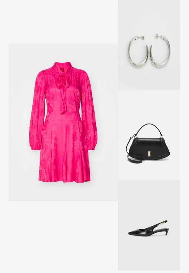Rózsaszín virágmintás ruha, hosszú ujjakkal, magas gallérral és masni részlettel a nyakán. Fényes anyagból készült, bővülő szoknyával.; Fekete bőr slingback magassarkúk, hegyes orral, vékony sarkakkal és arany színű részlettel a állítható pánton. Simа felület.; Fekete bőr kézitáska, strukturált dizájnnal, rövidített formával, felső fogantyúval és arany színű kiegészítőkkel. Állítható vállpánt is tartozik hozzá.; Ezüst karika fülbevalók sima, ívelt formával. Fényes fémes felülettel és tűs zárral rendelkeznek. Nincsenek látható minták vagy kiegészítők.