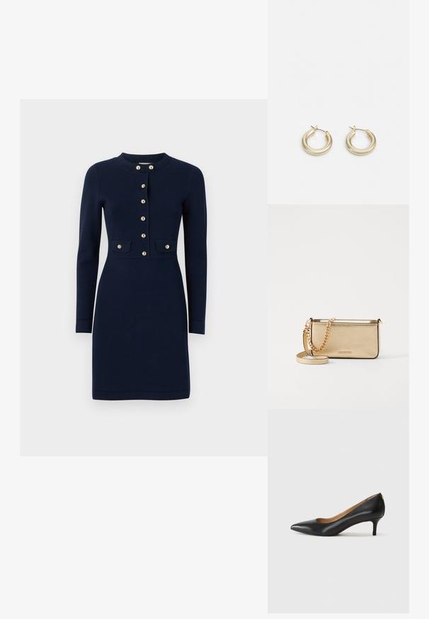 Navy-blaues gestricktes Kleid mit Rundhalsausschnitt, langen Ärmeln, goldenen Knopfverschlüssen und zwei vorderen Taschen mit Klappen. Glatte Textur.; Schwarzer Lederpumps mit spitzem Zehenbereich, niedrigem Absatz und glatter Textur. Verfügt über eine leichte Öffnung an der Vorderseite und minimale Beschläge an der Rückseite.; Metallisch goldene Leder-Clutch mit strukturierter Oberfläche, ausgestattet mit einem goldenen Kettenriemen und einem abnehmbaren Schulterriemen. Markenlogo geprägt.; Lauren Ralph Lauren BASIC SMALL HOOP - Ohrringe - gold-coloured