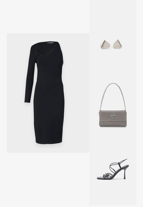 Čierne dlhé šaty s asymetrickým dizajnom vyrobené z hladkej textílie. Majú padajúci predný diel a priliehavý strih.; Čierne sandále na vysokom podpätku majú tenké remienky s uzlovým dizajnom, hladký štvorcový špičku a elegantný stiletto podpätok.; Svetlošedá metalická kabelka s reťazovým popruhom, ozdobená malými kruhovými kovovými štítkami a trojuholníkovým logom značky.; Strieborné kovové náušnice s hladkým tvarom kvapky a lesklým povrchom. Jemné rytiny pridávajú detail. Minimalistický dizajn.