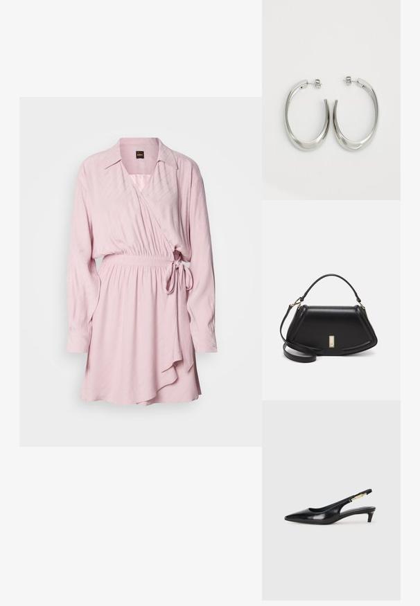 Kergelt roosast kangast mähkmekleit, millel on reljeefsed diagonaalsed triibud, pikad varrukad, krae ja vöö seotav taljes. Laineline disain.; Mustad nahast slingback kontsad terava ninaga, millel on õhuke konts ja kuldse tooni aktsent reguleeritaval rihmal. Sile tekstuur.; Must mustrist käekott, millel on struktureeritud disain, lühendatud kuju, ülemine käepide ja kuldne metallist detail. Reguleeritav õlalihm on kaasas.; Hõbe rõngas kõrvarõngad, millel on sujuv ja kõver kuju. Omab läikivat metallist viimistlust ja nupuga sulgemist. Pole nähtavaid mustreid ega aksessuaare.