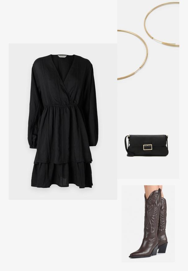 Czarna sukienka z długimi rękawami, dekoltem w serek i marszczoną talią. Posiada warstwową spódnicę i delikatne teksturowane paski w całej długości.; Brązowe skórzane kowbojki z noskiem w kształcie migdała i blokowym obcasem, z detalicznym przeszyciem i podniesionymi akcentami na cholewce.; Czarna skórzana torebka kopertowa z klapką i detalem w postaci złotej metalowej klamry. Zawiera czarny pasek oraz elegancki, minimalistyczny design.; Złote kolczyki w kształcie cienkich okrągłych obręczy, o gładkim metalicznym wykończeniu, bez zdobień czy wzorów.