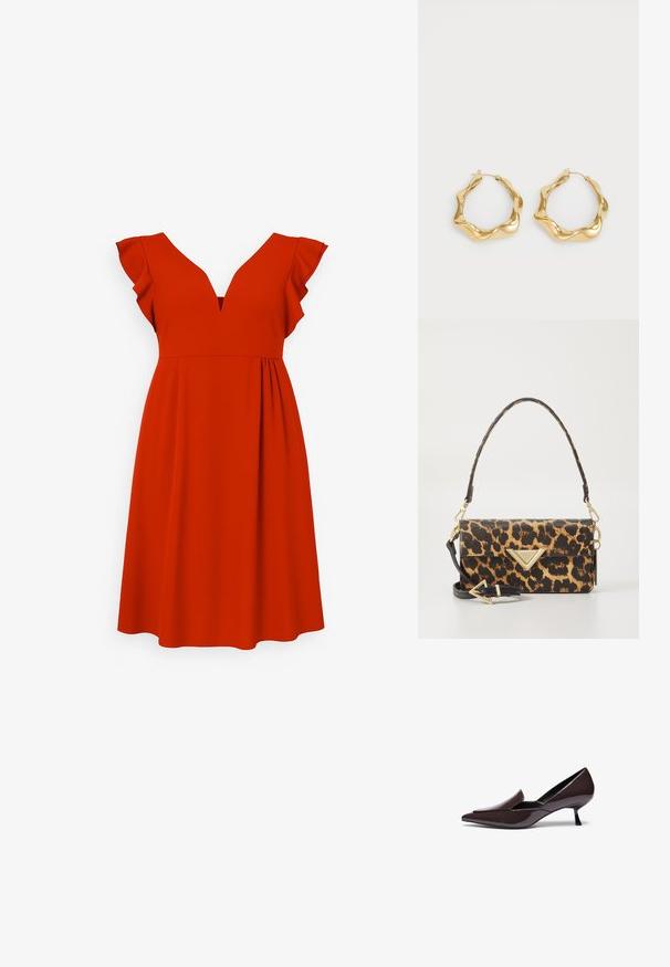 Červené šaty s výstrihom do V a volánovými rukávmi, s priliehavým telom a voľnou sukňou, vyrobené z hladkej, jemnej tkaniny.; Špičaté lodičky v tmavo hnedej lakovej koži s nízkym stiletto podpätkom a elegantným siluetou, s mierne zvýšeným nártom.; Kabelka s leopardím vzorom z texturovanej umelej kože, s zlatým trojuholníkovým detailom a odnímateľným popruhom na rameno.; Zlaté kruhové náušnice s vlnitým, textúrovaným dizajnom. Obsahujú tenké drôtové zapínanie a lesklý, reflexný povrch.