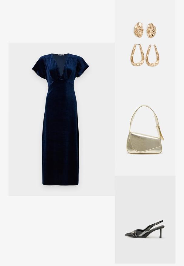 Mørkeblå fløjl maxi kjole med dyb V-udskæring og korte flæseærmer. Glat tekstur med en tætsiddende silhuet og sideslids.; Sorte patenterede læderslagback sko med spids tå, ankleremme med sølvspænder og hardware samt en slank hæl.; Guldmetallisk håndtaske med et struktureret design, glat tekstur og justerbar rem. Har en unik trekantet form og minimalistisk syning.; Guldtonede øreringe med teksturerede, bølgede former. Inkluderer skulpturelle clips og en åben ringdesign med en hamret finish.