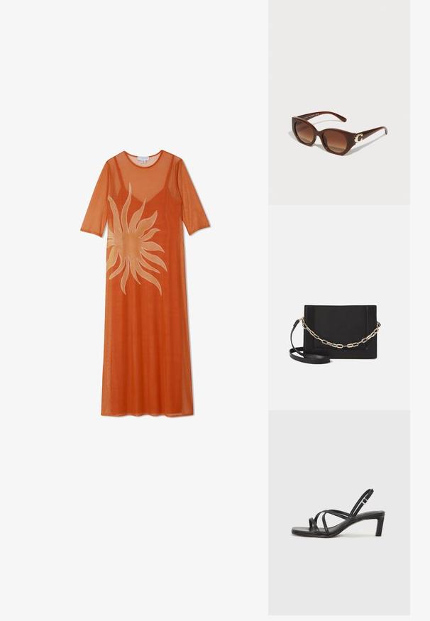 Hosszú narancssárga hálós ruha rövid ujjakkal és kerek nyakkivágással, elöl egy nagy halvány sárga nap grafikával.; Fekete pántos szandál négyzetes orral és alacsony blokk sarkal. Több vékony pánttal és állítható boka pánttal rendelkezik. Sima bőrből készült.; Barna műanyag napszemüveg, macska szemformájú, árnyékolt barna lencsékkel és aranyszínű logós részlettel a szárán. Simarakkal.; Fekete bőr keresztpántos táska, sima textúrával, téglalap alakú és fém lánc részlettel az elején. Állítható pánttal ellátva.