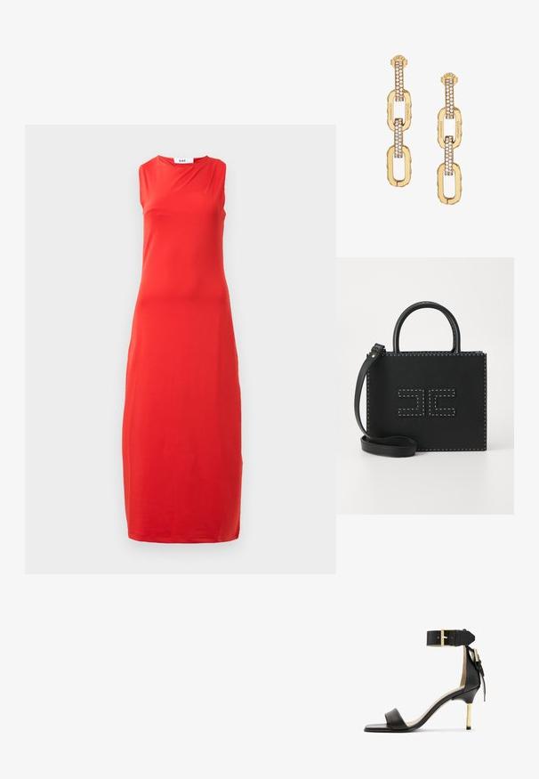 Ujjatlan, földig érő piros ruha magas, kerek nyakkivágással és finom redőzéssel a gallérnál.; Fekete bőr sarkú szandál négyzet alakú orral, boka pánttal, arany csattal, és vékony fém sarkal. Simább textúra, minimalista dizájn.; Elisabetta Franchi WOMEN'S BAG - Kézitáska - nero; Arany lánc-link fülbevalók, átlátszó kristálydíszítéssel, gravírozott "GUESS" márkajelzéssel és sima felülettel.