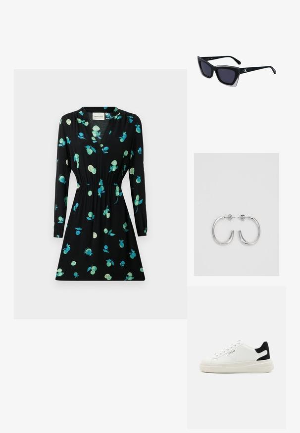 Schwarzes Kleid mit langen Ärmeln, V-Ausschnitt, gerafftem Taillenbund und floralen Mustern in Grün und Türkis. Hergestellt aus leichtem Stoff.; Weiße Leder-Sneaker mit einer dicken weißen Sohle, schwarzem Wildlederakzent an der Ferse und geprägtem Logo an der Seite. Schnürdesign mit sechs Ösen.; Schwarze übergroße Sonnenbrille mit geometrischer Form, ausgestattet mit dunklen Gläsern und einem kontrastierenden grauen Detail im Rahmen. Logo am Bügel.; Silberne Creolen mit einer glatten, glänzenden Oberfläche. Abgerundete Form, leichtes Design, mit einer Steckverschluss.