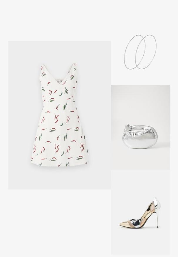 Valkoinen hihaton mekko, jossa on V-pääntie ja puna-vihreä chili-paprikakuosi. Kangas vaikuttaa kevyeltä ja sileältä.; Korkokenkät, joissa on terävä kärki ja hopea, kultainen sekä nude-väriyhdistelmä. Kiiltävä pinta ja leikkausdesign, varustettuna stikettikorkealla.; Hopeapintainen metallinen pussilaukku, jolla on pehmeä, pyöreä muoto ja solmittava yläosa. Valmistettu sileästä tekonahkamateriaalista.; Hopehope hopeilla, joissa on minimalistinen muotoilu. Pyöreä muoto, sileä pinta ja ohut profiili. Kevyet ja kiillotetut.