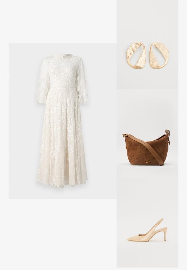 Abito lungo ricamato floreale in crema chiaro con maniche trasparenti a volant e corpetto aderente, che si apre in una gonna svasata.; Sandalo con tacco a spillo in pelle verniciata nudo, con punta affilata, vamp aperto e sottile tacco a stiletto. Presenta un accentuazione circolare in oro sulla fascia.; Borsa a spalla in suede marrone con design floreale impresso, completata da una morbida tracolla in pelle marrone e dettagli in metallo dorato.; Un paio di orecchini in metallo di tonalità dorata, di forma ovale irregolare, con superficie texturizzata e leggermente martellata, su uno sfondo bianco.