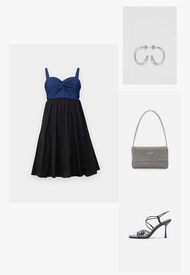 A-oblika haljina koja se sastoji od uskog gornjeg dijela u tamnoplavoj boji sa uvijenim detaljem i crnom plisiranom suknjom, završena podesivim trakama.; Crne sandale na visokoj potpetici imaju tanke trake s čvorastim dizajnom, glatki kvadratni vrh i elegantnu stiletto petu.; Svijetlosivi metalik ruksač s lancem, ukrašen malim okruglim metalnim zakovicama i trokutastim logotipom marke.; Srebro naušnice u obliku prstena s glatkom, sjajnom završnom obradom. Zaobljenog oblika, laganog dizajna, s kopčom na poleđini.