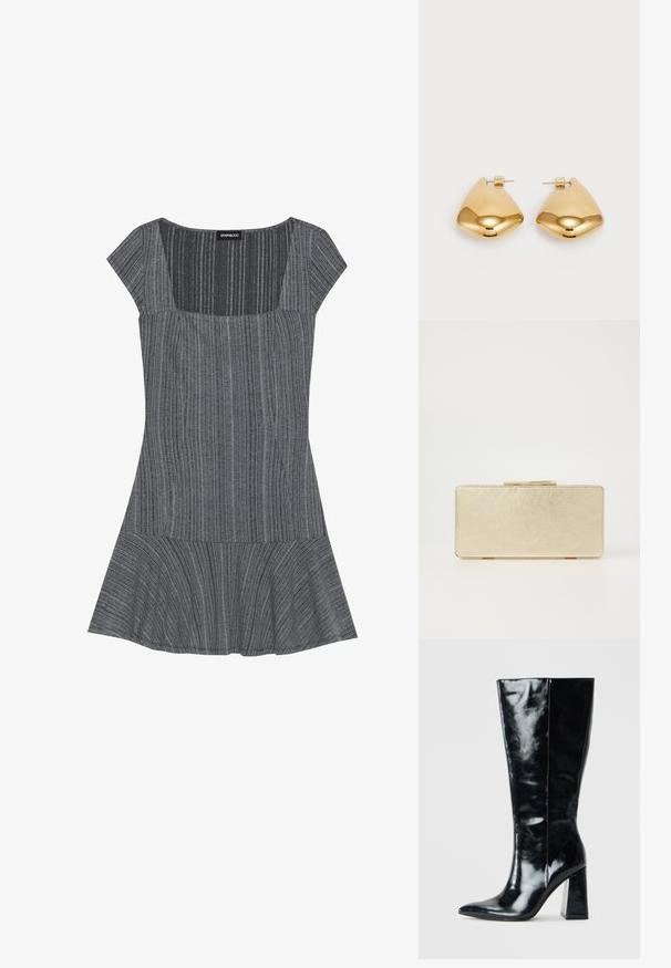 Grau gestreiftes Kleid mit kurzen Ärmeln, einem quadratischen Ausschnitt und einem schwingenden Saum. Hergestellt aus strukturiertem Stoff, mit vertikalem Streifenmuster.; Schwarze kniehohe Stiefel aus glänzendem Leder, mit spitzem Zehen und einem klobigen, geometrischen Absatz mit glatter Textur.; Goldene Clutch mit glatter, metallischer Oberfläche, rechteckiger Form und einem einfachen Druckverschluss. Keine sichtbaren Muster oder Dekorationen.; Goldfarbene Metallohrringe in einer glatten, abgerundeten dreieckigen Form mit Steckverschluss; reflektierende Oberfläche mit minimaler Detailarbeit.