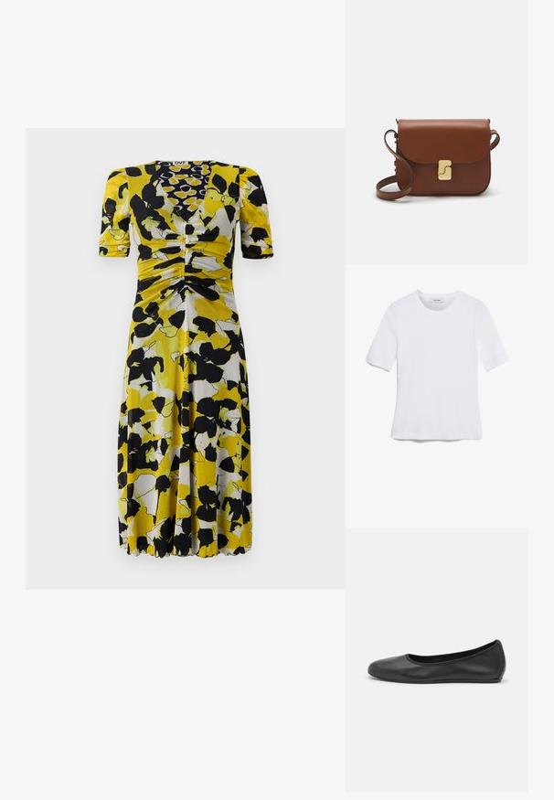 Haljina s cvjetnim uzorkom koja ima žutu, crnu i bijelu kombinaciju boja, V-izrez, kratke rukave i nabiranje na struku.; Bijela majica s kratkim rukavima izrađena od rebraste tkanine. Okrugli izrez, klasičan kroj i suptilni detalji šivanja. Bez uzoraka ili grafika.; Crne kožne baletanke s zaobljenim vrhom, glatke teksture, minimalnim detaljima šavova i fleksibilnim dizajnom potplata.; Smeđa kožna torba s preklopom, zlatnim detaljima, remenom za nošenje preko ramena i glatkom teksturom. Kompaktni pravokutni oblik.