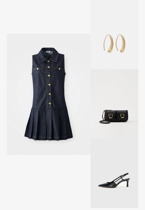 Robe en denim avec col, design sans manches, devant à boutons dorés, deux poches poitrine et jupe plissée en tissu bleu foncé.; Escarpin slingback en vernis noir avec un bout pointu, présentant un imprimé serpent texturé, une sangle réglable et un petit talon bloc texturé.; Sac en cuir noir porté en travers avec deux poches avant, boucles dorées, fermeture zippée et une sangle fine. Surface texturée et forme rectangulaire compacte.; Boucles d'oreilles en métal doré en forme d'anneau, avec une forme courbée et allongée. Elles présentent une surface lisse et brillante avec une pointe arrondie pour un détail supplémentaire.