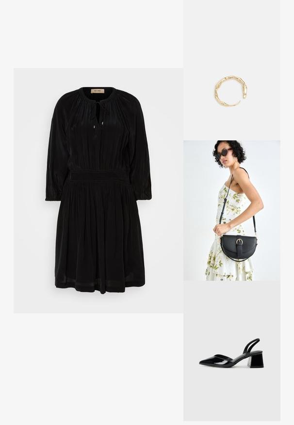 Svart klänning i mjukt tyg med rund halsringning, snörning, långa ärmar och plisserad kjol. Har resår i midjan.; Svarta lackläder slingback klackar med spetsig tå och geometrisk klack. Har en elegant, minimalistisk design och slät yta.; Svart läderhandväska med en böjd form, avtagbar rem och guldiga detaljer. Väskan har ett lock med en spänndetalj.; Ring i guldutförande med en organisk, vriden design, slät yta och avsmalnande ändar, vilket ger ett modernt, skulpturalt utseende.