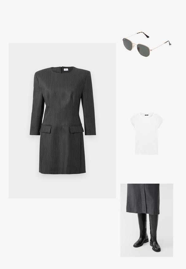 Dopasowana sukienka w ciemnoszarym kolorze o wyraźnej sylwetce, z rękawami 3/4, dwiema przednimi kieszeniami oraz zapięciem na zamek z tyłu. Subtelna faktura w prążki.; Biała koszulka z krótkim rękawem wykonana z miękkiej bawełny, o okrągłym dekolcie i raglanowych rękawach, charakteryzująca się luźnym, prostym krojem bez wzorów.; Czarny skórzany buty do kolan o gładkiej fakturze, z zamkami błyskawicznymi po bokach i płaską podeszwą. Buty mają usztywnioną cholewkę i minimalną ilość okucia.; Złote okulary przeciwsłoneczne w stylu aviatora z ciemnozielonymi soczewkami, z wąskimi ramionami i akcentami w panterkę na końcach.; Brązowa torebka z zamszu o zaokrąglonym kształcie, ze skórzanymi akcentami, złotymi detalami i zapięciem na suwak. Posiada wyraźną tabliczkę z logo.