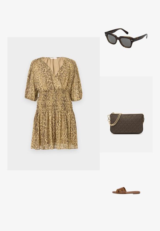 Korte beige jurk met bruin luipaardprint, diepe V-hals, opgeblazen halve mouwen en geraffineerde elastische taille en rok.; Bruine leren slide sandaal met gekruiste banden, platte zool en een gladde textuur. Eenvoudig ontwerp zonder versieringen of patronen.; Rechthoekige zonnebril met een schildpad-print kunststof montuur, donkere lenzen en zilveren accenten aan de zijkanten. gemaakt in Italië.; Bruin leren schoudertas met logo-patroon, gouden kettingband, ritsluiting en gouden hardwareaccenten. Compacte en rechthoekige vorm.