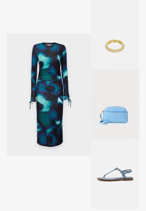 Sukienka z długim rękawem na ciemnym tle z turkusowymi i zielonymi abstrakcyjnymi wzorami, z bocznym marszczeniem i zawiązaniami przy rękawach.; Niebieskie skórzane sandały na płaskiej podeszwie, z cienkim paskiem i zapięciem na klamrę przy kostce, zapewniającym bezpieczne dopasowanie.; Jasnoniebieska skórzana torebka na ramię z złotymi akcentami, zamknięciem na zamek błyskawiczny i przednią kieszenią. Posiada regulowany pasek dla wygody.; Złocony pierścionek o teksturowanym wzorze, z okrągłymi akcentami i małymi przezroczystymi kamieniami osadzonymi w okrągłym zespole.