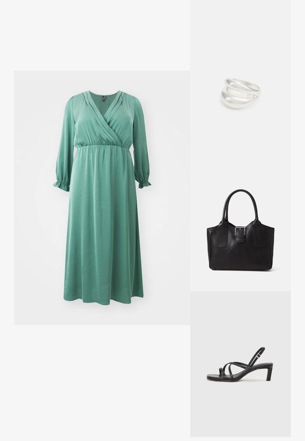 Vero Moda Curve VMCMARY ANKEL DRESS - Maxikleid - dark forest; Schwarze Sandale mit Riemchen, quadratischer Zehenform und niedrigem Blockabsatz. Verfügt über mehrere dünne Riemen und einen verstellbaren Knöchelriemen. Hergestellt aus glattem Leder.; Schwarze Leder-Tote mit glatter Textur, strukturiertem Design, zwei Griffen und einem auffälligen silbernen Schnallen-Detail auf der Vorderseite.; Silberner Doppelring mit einer glatten, polierten Oberfläche. Verfügt über ein fließendes, kurviges Design mit überlappenden Abschnitten für einen modernen Look.