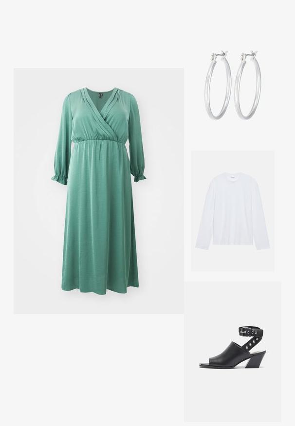 Vero Moda Curve VMCMARY ANKEL DRESS - Maksi garuma kleita - dark forest; Balts garām piedurknēm T-krekls, izgatavots no kokvilnas. Tam ir klasiskā apaļā kakla izgriezums un pazeminātas plecu šuves, ar gludu, vienkāršu tekstūru.; Atvērtā purngala melni ādas augstpapēžu sandaļi ar potītes siksniņu, kas aprīkoti ar sprādzi un sudraba spraudņu akcentiem uz siksniņas, ar blokveida papēdi.; Sudraba riņķveida auss gredzeni ar gludu, pulētu apdari. Apaļa forma un drošs klikšķa augšējais slēgums. Viegls dizains, kas piemērots ikdienas valkāšanai.