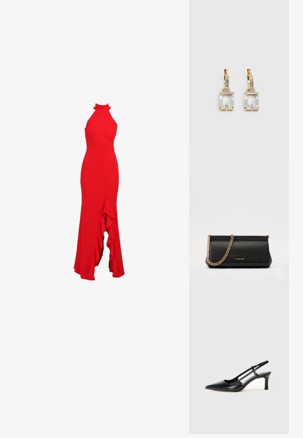 Rød halterneck kjole med en tætsiddende overdel og flared flæsekanter. Lavet af et glat stof, der har en elegant silhuet.; Sorte patent slingback hæl med spids tå, prydet med tekstureret slangeskindsmønster, justerbar rem og en kort, tekstureret blokhæl.; Sort læder clutch taske med en guldkæde strop, der har en glat tekstur, rektangulær form og præget branding på forsiden.; Guldtonede øreringe med et rektangulært, klart krystal, der hænger under en række af små, runde klare accenter. Elegant, moderne design.