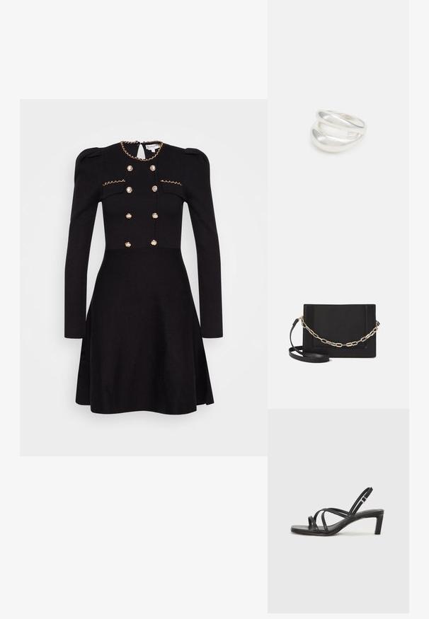 Schwarzes Kleid mit langen Ärmeln, dekorativer goldener Kette am Ausschnitt, doppelt geknöpfte Vorderseite mit mit Stoff überzogenen Knöpfen und tailliertem Schnitt.; Schwarze Sandale mit Riemchen, quadratischer Zehenform und niedrigem Blockabsatz. Verfügt über mehrere dünne Riemen und einen verstellbaren Knöchelriemen. Hergestellt aus glattem Leder.; Schwarze Leder-Crossbody-Tasche mit glatter Textur, rechteckiger Form und metallic-kettendetail auf der Vorderseite. Verstellbarer Gurt inklusive.; Silberner Doppelring mit einer glatten, polierten Oberfläche. Verfügt über ein fließendes, kurviges Design mit überlappenden Abschnitten für einen modernen Look.