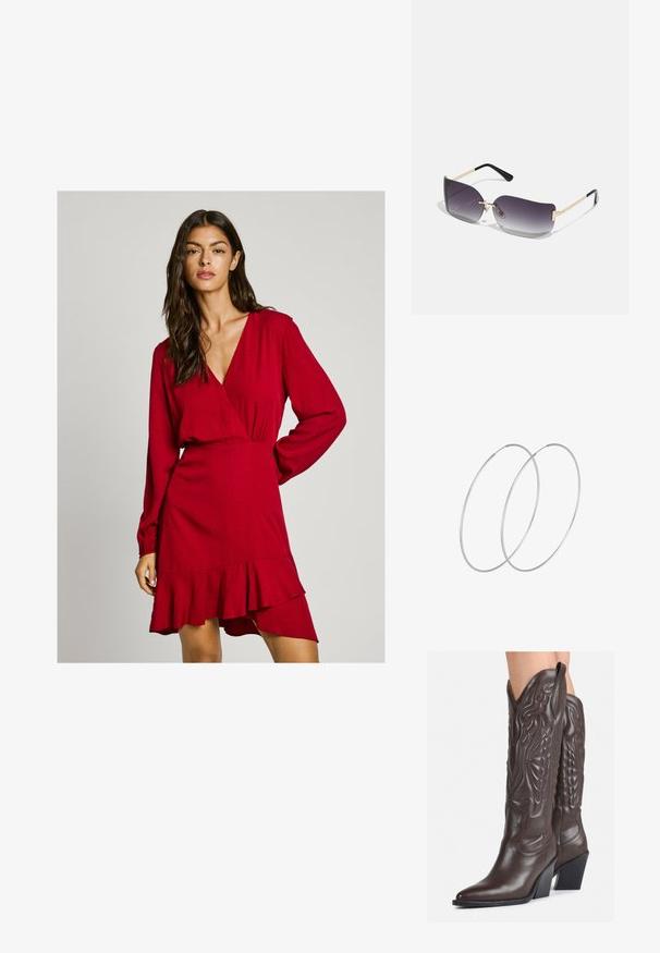 Abito avvolgente rosso con maniche lunghe, vita arricciata e orlo con volant. Tessuto testurizzato e scollatura a V profonda. Adatto per diverse occasioni.; Stivali da cowboy in pelle marrone con punta affusolata e tacco a blocco, caratterizzati da dettagliati ricami e accenti rialzati sul gambale.; Occhiali da sole con lenti a gradiente grigio, montatura in metallo dorato e dettagli in plastica nera. Lenti a forma di farfalla uniche con stanghette sottili.; Orecchini a cerchio in argento con un design minimalista. Forma circolare, superficie liscia e profilo sottile. Leggeri con una finitura lucida.