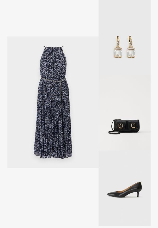 Maxi-jurk in zwarte stof met blauw bloempatroon, geplooid ontwerp, halternek en een metallic kettingaccent in de taille.; Zwarte leren pump met een puntige teen, lage hak en een gladde textuur. Heeft een lichte opening aan de voorkant en minimale hardware aan de achterkant.; Zwarte leren schoudertas met twee vo pockets, gouden gespen, ritsluiting en een smalle band. Tekstuur oppervlak en compacte rechthoekige vorm.; Gouden oorbellen met een rechthoekige, heldere kristal die onder een rij kleine, ronde heldere accenten hangt. Strak, modern ontwerp.