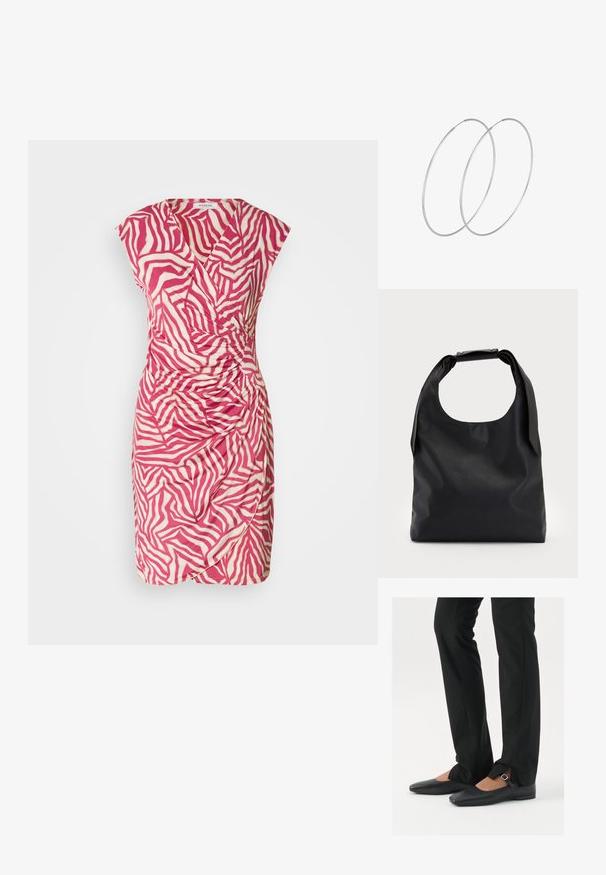 Rosa og creme zebraprint kjole med indpakningsdesign, korte ærmer og samlet detalje på siden. Lavet af letvægtigt stof.; Sorte læder balletflade sko med spids tå, rem med sølvspænde, parret med sorte skræddersyede bukser med slids i bunden.; Sort læderhåndtaske med en stor åben top og en enkelt skulderrem. Blød tekstur, minimalistisk design, indeholder diskrete metalaccenter.; Sølvøreringe med et minimalistisk design. Cirkulær form, glat tekstur og tynd profil. Letvægtige med en poleret overflade.