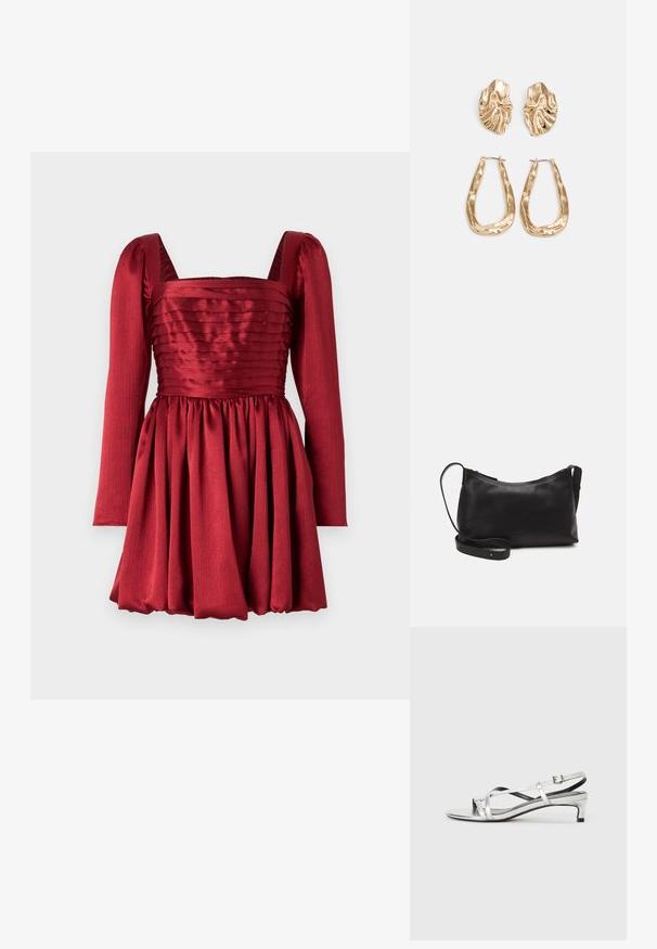 Vestido rojo con mangas largas, escote cuadrado y falda plisada. Hecho de una tela suave con un cuerpo texturizado y detalles de cintura fruncida.; Sandalía plateada metálica tipo slingback con un tacón bajo, que presenta correas entrelazadas y una textura suave. Diseño minimalista.; Bolso de hombro de cuero negro con una textura suave, forma curvada, correa ajustable y cierre con cremallera. Diseño minimalista sin adornos.; Pendientes en tono dorado que presentan formas texturizadas y onduladas. Incluyen aros de clip esculturales y un diseño de aro abierto con un acabado martillado.