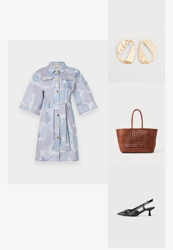 Ljusblå denimklänning med ett knytbälte, två bröstfickor och korta ärmar. Nötta kanter och molnliknande mönster genom hela plagget.; Svart lädersko med slingback-design, spetsig tå, dekorativa remmar med metallöglor och en låg klack. Texturerad yta.; Vävd brun tygväska med ett öppet mönster, rektangulär form och två flätade handtag. Har en solid botten för stöd.; Ett par oregelbundna ovalformade örhängen i guldtonad metall med en strukturerad, något hamrad yta på en vit bakgrund.
