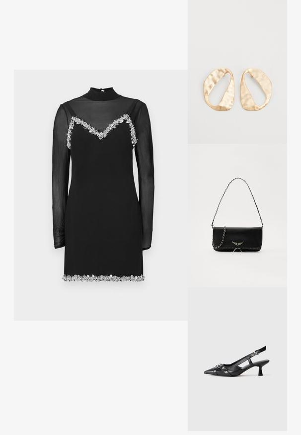 Černé šaty s průsvitnými dlouhými rukávy, vysokým límcem a výstřihem ve tvaru V zdobeným květinovými ozdobami na hrudi a lemování.; Černé kožené slingback boty s špičatou špičkou, dekorativními pásky s kovovými očky a nízkým blokovým podpatkem. Texturovaný povrch.; Černá kožená kabelka se stříbrným řetízkovým popruhem, zdobená dekorativními křídly a bílým prošíváním podél spodního švu.; Pár nepravidelných oválných náušnic z kovu pozlaceného zlatem s texturovaným, mírně kladivkovým povrchem na bílém pozadí.