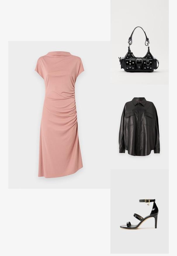 Vestuário rosa feito de um tecido suave, apresentando um decote alto, mangas curtas tipo capa e detalhes franzidos de um lado, criando um efeito drapeado.; Camisa de couro preto com frente botões, colarinho pontiagudo e dois bolsos no peito. Apresenta um corte solto e uma textura suave.; Sandal de couro envernizado preto com três tiras, fivela no tornozelo e salto agulha de 10 cm. Apresenta detalhes em hardware dourado e um charme com logotipo.; Bolsa de couro preta com um design curvado, apresentando tachas prateadas, uma fivela e dois bolsos laterais. Alça ajustável para opções de transporte.