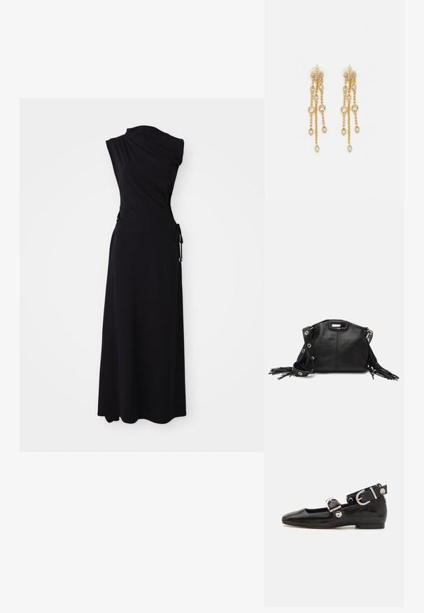 Svart, uten ermer kjole med en- skulder design, rynket midje og detalj med sideknute. Laget av mykt, elastisk stoff. Gulvlengde.; Sorte lakkderflat sko med firkantet tå, ankelstropp med sølvfarge detaljer, og flat såle. Glatt tekstur med minimalistisk design.; Maje MISS MINI - Skulderveske - noir; Gullfargede øreringer med flere hengende kjeder, med klare ovale rhinestein aksenter og dekorative stud-topper.