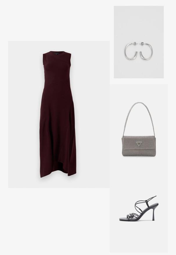 Burgundska brezrokavna obleka s prilegajočim zgornjim delom, rebrasto teksturo in asimetričnim robom. Ima diagonalne šive.; Črne visoke sandale na peto imajo tanke naramnice z vozlom, gladek kvadratni toe in eleganten stiletto peto.; Svetlo siva kovinska torbica z verižnim ročajem, okrašena z majhnimi okroglimi kovinskimi bleščicami in trikotnim logotipom blagovne znamke.; Srebrne obročaste uhane z gladko, sijočo površino. Zaobljena oblika, lahka zasnova, z zapiranjem na zatič.