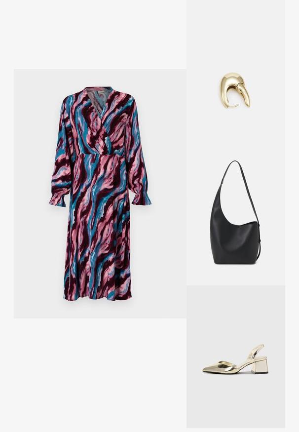 Lang, omslagstil kjole med et svulmende mønster i mørk maroon, pink og blå. Fremstillet i letvægtsstof med flæser på ærmerne.; Guld, metalliske slingback-hæle med spids tå og kraftig hæl. Glat tekstur, minimalistisk design og en smal strop.; Sort læder hobo taske med en glat overflade, buet form og en enkelt justerbar rem; har en bred åbning øverst.; Guldtonet metal ørering med et slankt, buet design. Har en karakteristisk spids form, poleret overflade og hængselåbning.