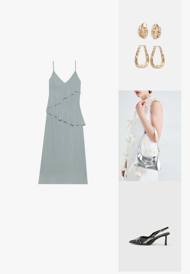 Lichtblauw mouwloos jurkje met een gelaagde ruchesontwerp, rechte onderrand en dunne bandjes, gemaakt van een gladde, lichte stof.; Zwarte gepolijste leren slingback schoenen met een puntige neus, enkelbandjes met zilveren gespen en hardware, en een slanke hak.; Zilveren metallic handtas met een gestructureerde vorm, voorzien van een bovenhandvat en een strikdetail aan de voorkant. Gladde textuur, reflecterende afwerking.; Gouden oorbellen met een getextureerd, golvend ontwerp. Bevat sculpturale clip-on studs en een open ringontwerp met een gehamerd oppervlak.