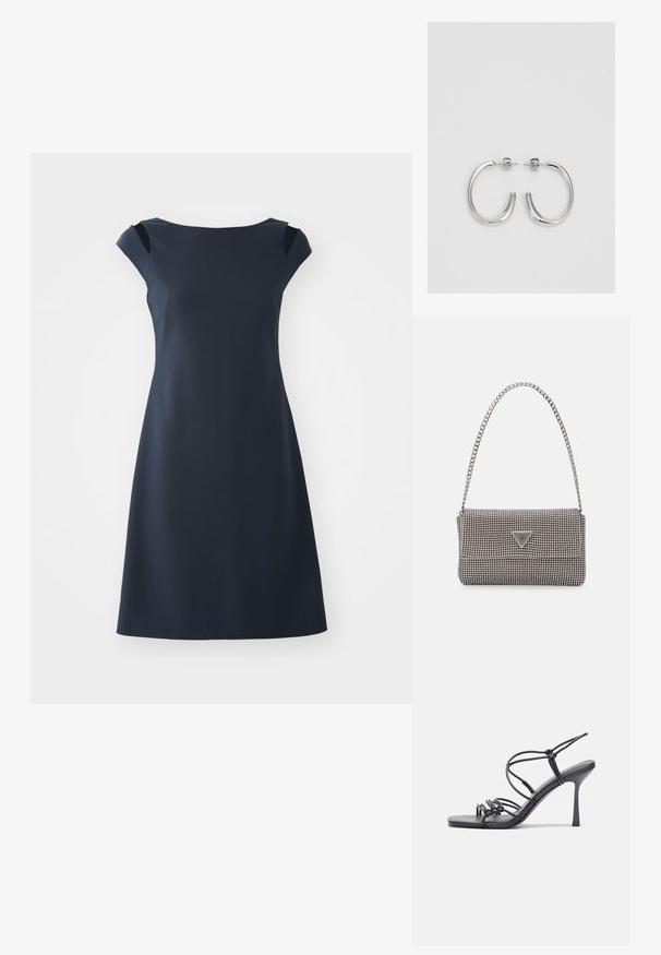 Vestido sin mangas de color azul marino con cuello redondo, cuerpo ajustado y falda acampanada. Tejido suave con un brillo sutil y una silueta elegante.; Las sandalias negras de tacón alto presentan finas correas con un diseño anudado, una punta cuadrada suave y un elegante tacón de aguja.; Bolso de mano metálico gris claro con una cadena como asa, adornado con pequeños remaches metálicos circulares y un logotipo de marca en forma triangular.; Aros de plata en forma de aro con un acabado liso y brillante. Diseño redondeado y ligero, con cierre de tipo post-back.